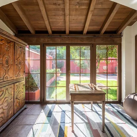 Melenchin Villa *