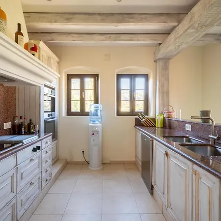 Melenchin Villa